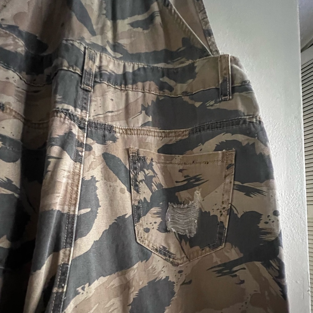 POL Camouflage Print Woven Short Overalls Small NWOT - Picture 4 of 8